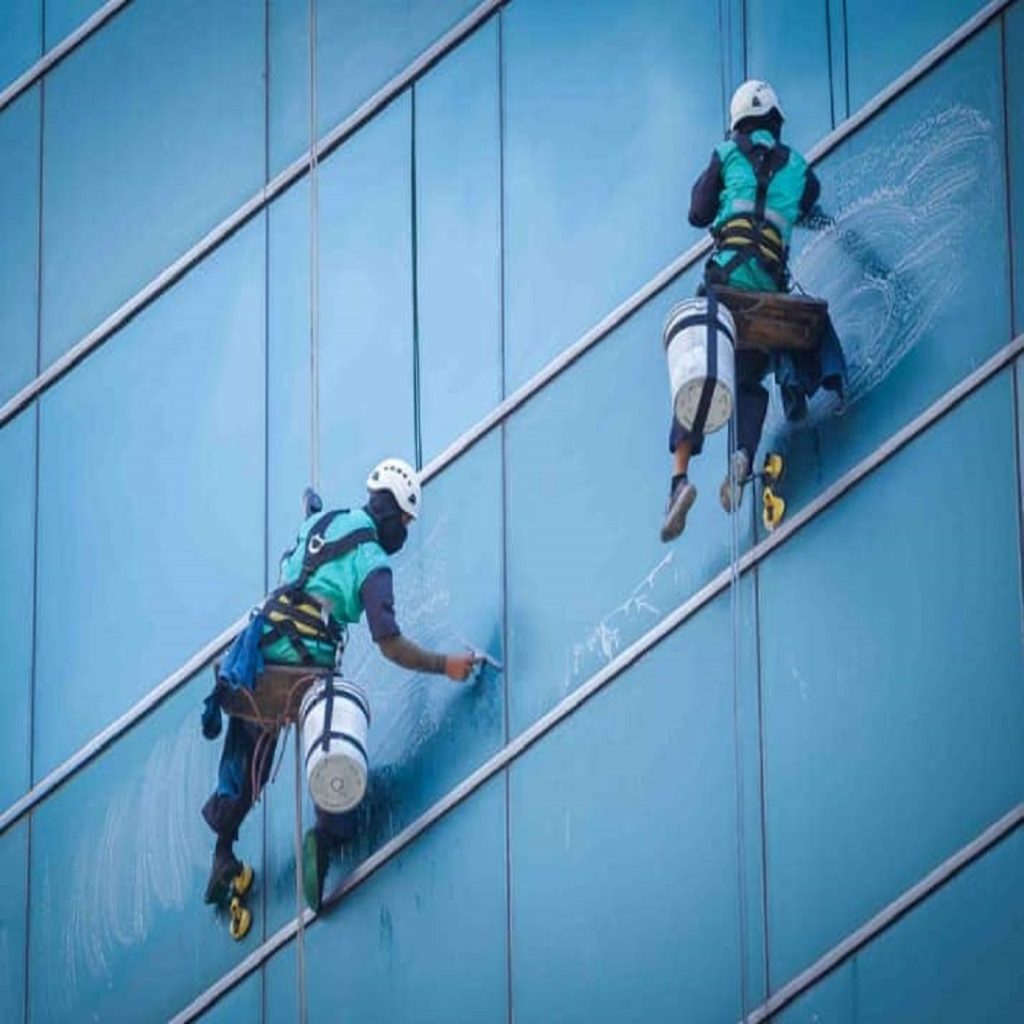 تنظيف واجهات الزجاج بأبوظبي