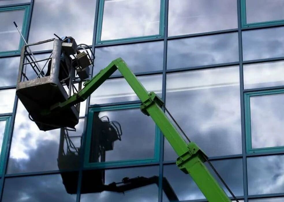 مميزات شركة تنظيف واجهات زجاج